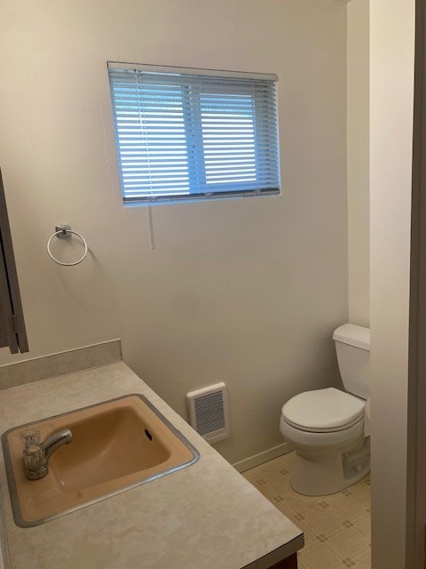 335 Knapman #1 Bath1